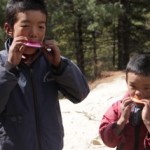 Children with harmonicas 